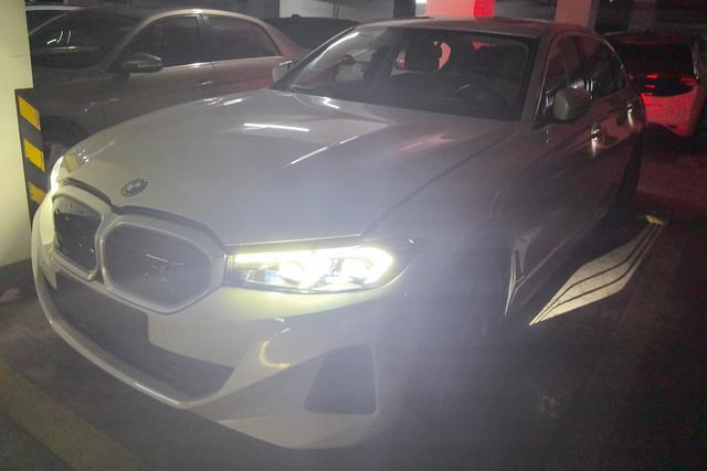 BMW i3 2023 года выпуска