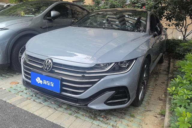 Volkswagen Passat CC 2024 года выпуска
