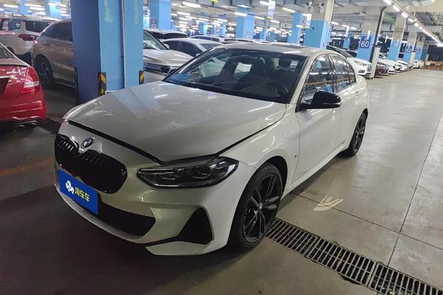 BMW 1M 2021 года выпуска