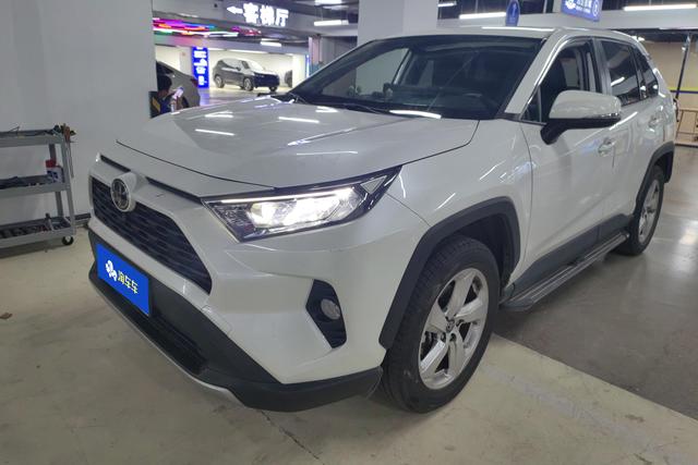 Toyota RAV 4 2020 года выпуска