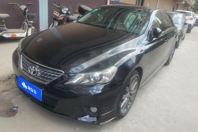 Toyota Mark X 2012 года выпуска