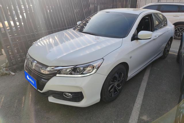 Honda Accord 2016 года выпуска