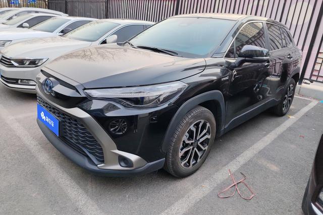 Toyota Corolla Cross 2023 года выпуска