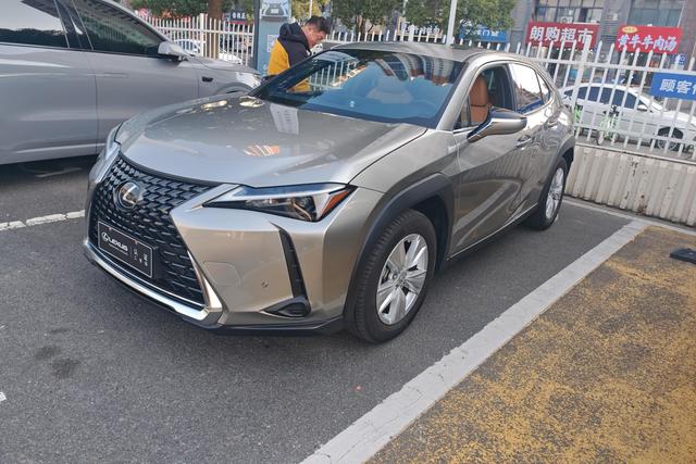 Lexus UX 2022 года выпуска