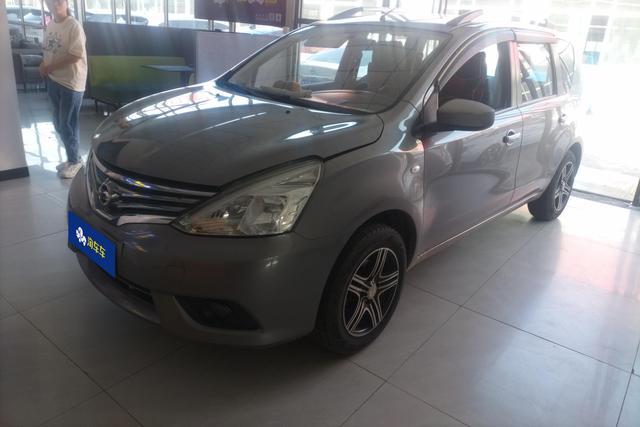 Nissan Livina 2013 года выпуска