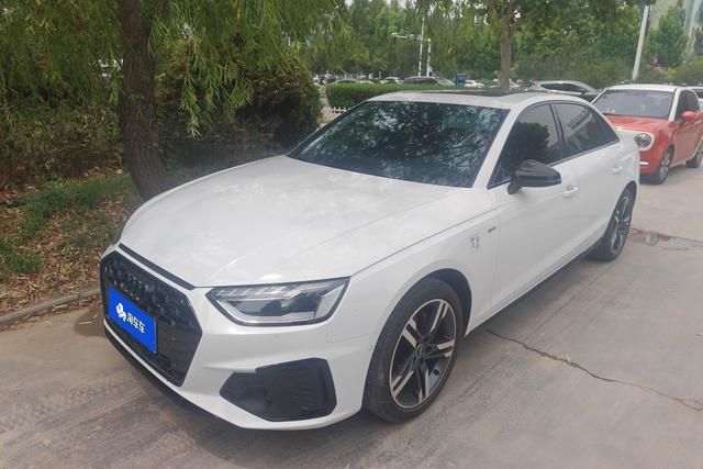 Audi A4 2023 года выпуска