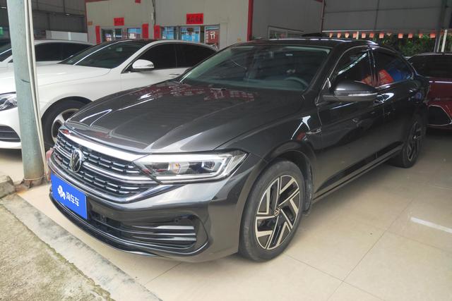 Volkswagen Jetta 2023 года выпуска