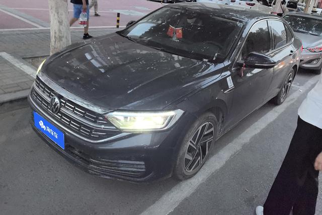 Volkswagen Jetta 2024 года выпуска