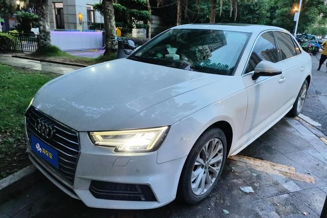 Audi A4 2019 года выпуска