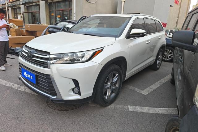 Toyota Kluger 2018 года выпуска