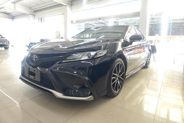 Toyota Camry 2021 года выпуска