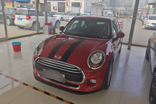 MINI Cabrio 2018 года выпуска