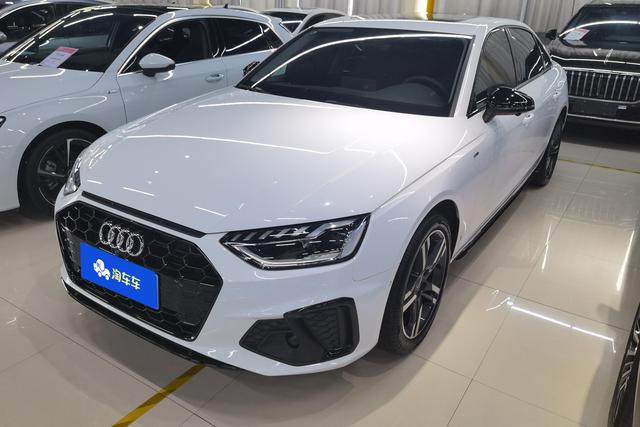 Audi A4 2023 года выпуска