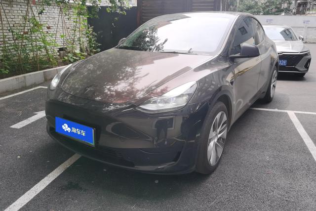 Tesla Model Y 2022 года выпуска