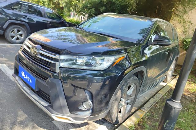 Toyota Kluger 2018 года выпуска