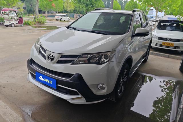 Toyota RAV 4 2015 года выпуска