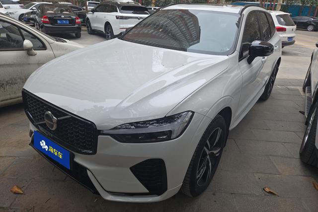 Volvo XC60 2022 года выпуска