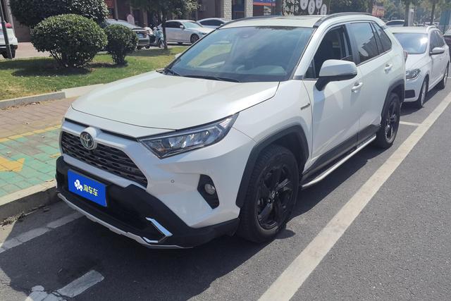 Toyota RAV 4 2021 года выпуска