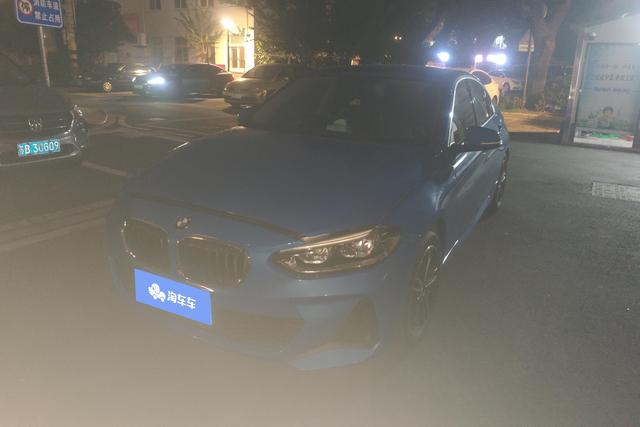 BMW 1M 2021 года выпуска