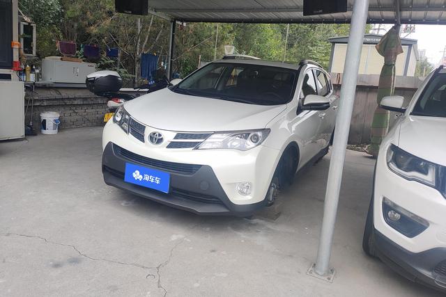 Toyota RAV 4 2015 года выпуска