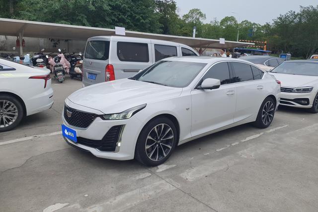 Cadillac CT5 2022 года выпуска