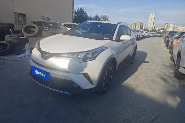 Toyota C-HR 2018 года выпуска