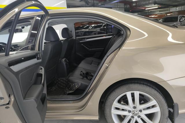 Volkswagen Jetta 2018 — фото 16