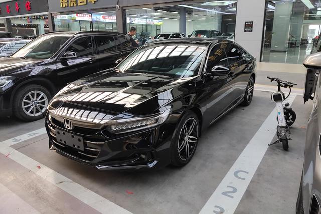 Honda Accord 2022 года выпуска