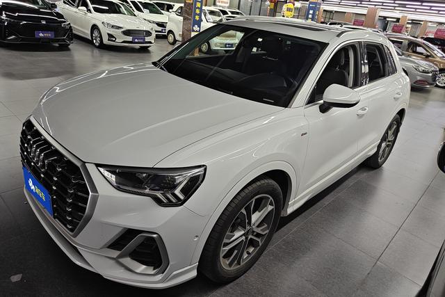 Audi Q3 2021 года выпуска