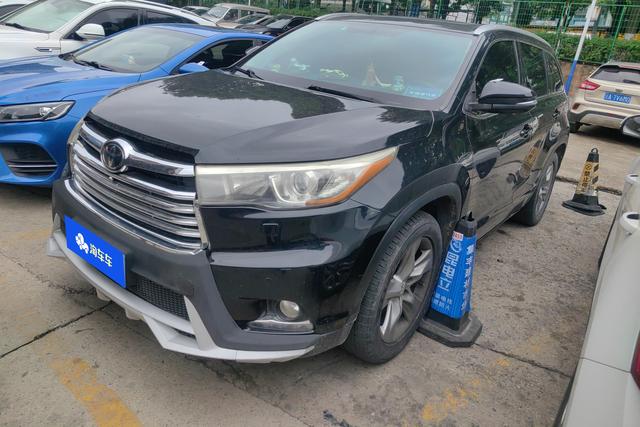 Toyota Kluger 2015 года выпуска