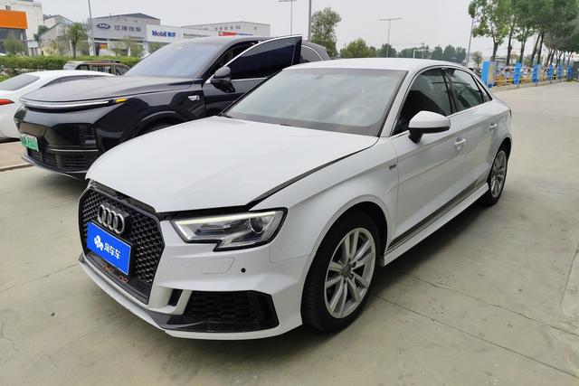 Audi A3 2018 года выпуска
