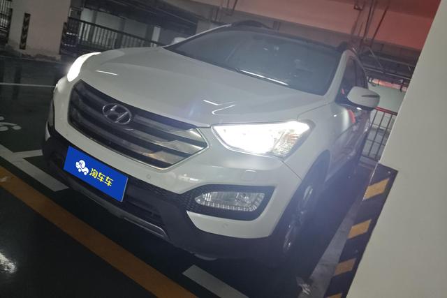 Hyundai Santa Fe 2013 года выпуска