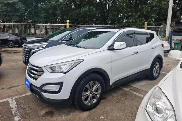Hyundai Santa Fe 2013 года выпуска