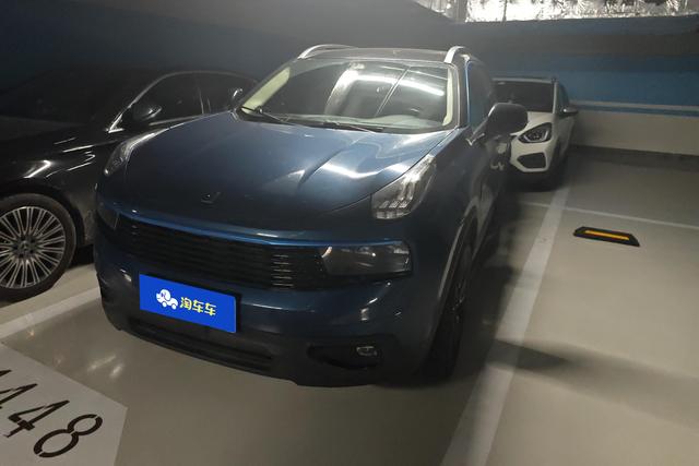 Lynk & Co 01 2017 года выпуска