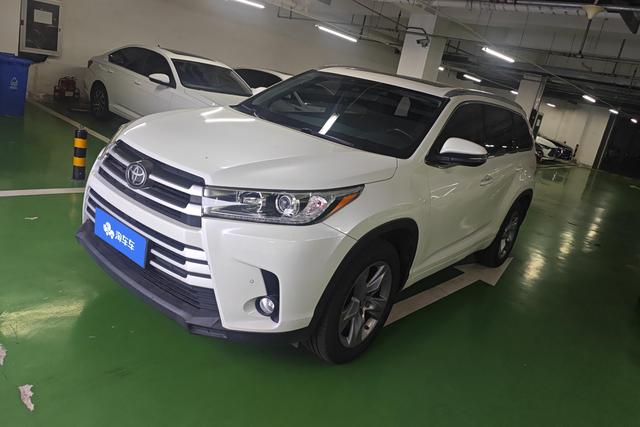 Toyota Kluger 2018 года выпуска
