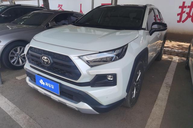 Toyota RAV 4 2023 года выпуска