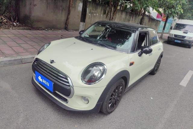 MINI Cabrio 2018 года выпуска