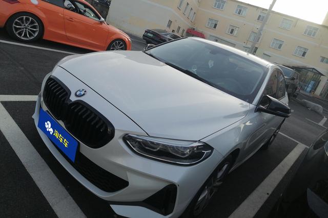 BMW 1M 2020 года выпуска