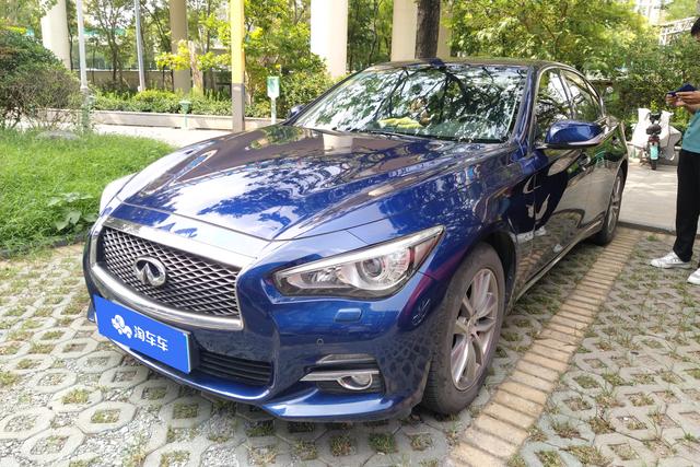 Infiniti Q50 2015 года выпуска