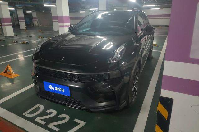 Lynk & Co 01 2021 года выпуска
