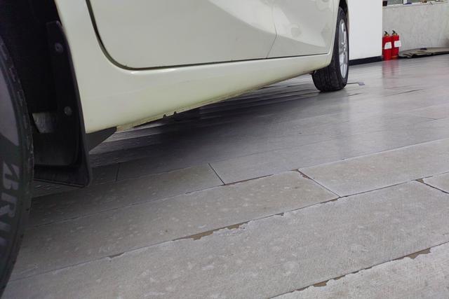 Nissan TIIDA id 3840923 из Китая 14