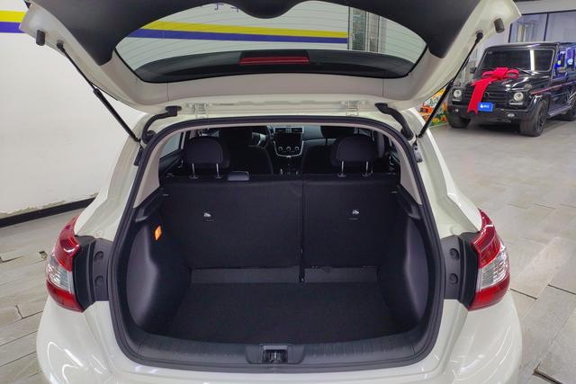 Nissan TIIDA id 3840923 из Китая 16