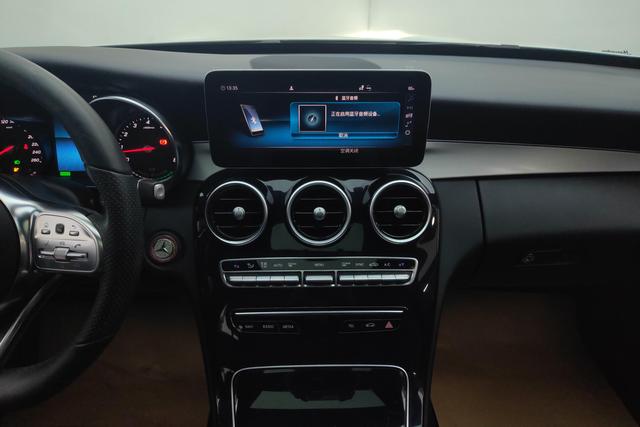 Mercedes Benz C-Class 2019 — фото 13