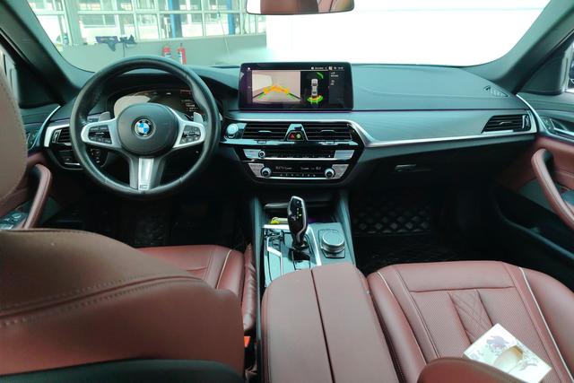 BMW 5 Series 2021 — фото 12