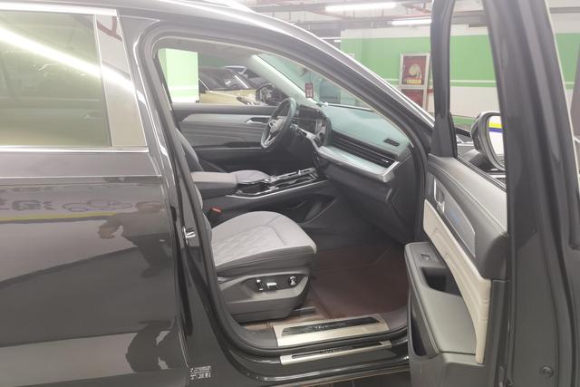Volkswagen Tavendor 2023 380 TSI 4 WDR-Line — фото 11
