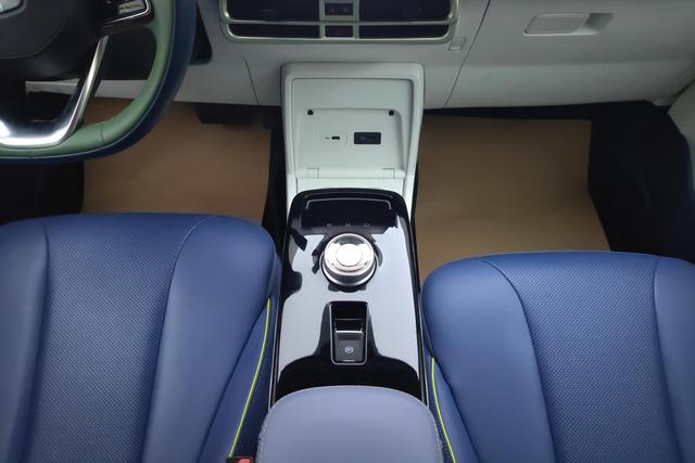 Geely Geometry E Firefly 2023 — фото 14