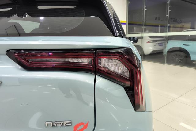 Geely Geometry E Firefly 2023 — фото 6