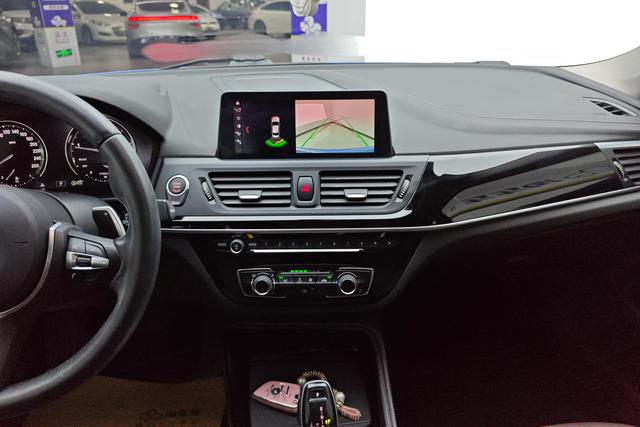 BMW 1 Series 2020 — фото 10
