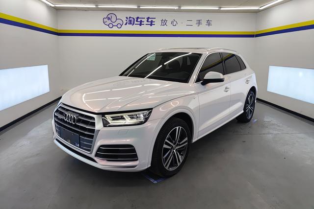 Audi Q5L 2020 — фото 1