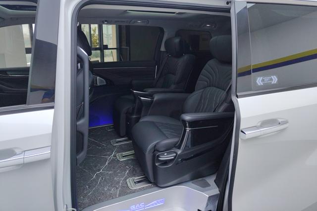 Trumpchi M8 2024 2.0 TGDI — фото 16